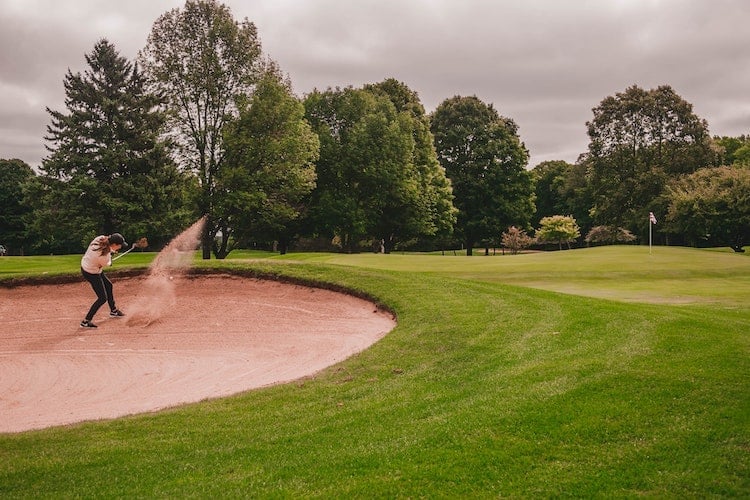Can You Wear Leggings to Play Golf? (+Women’s Dress Code)